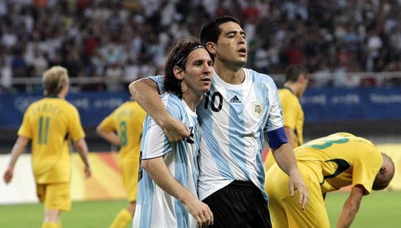 La relación entre Messi y Riquelme contado por Sergio Batista, entrenador de ambos en la selección argentina. (Foto: AP)