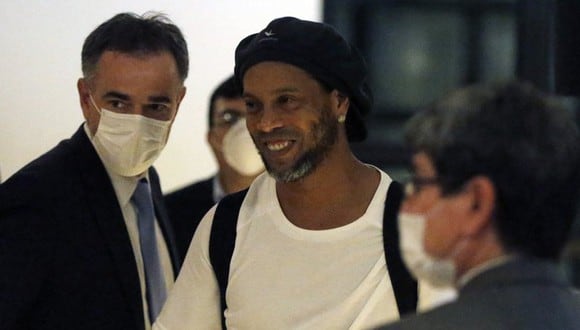 Ronaldinho se encuentra detenido desde marzo de este año. (Foto: AP)