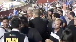 Mario Viera se enfrentó a los hinchas de Mannucci tras derrota ante Cienciano [VIDEO]