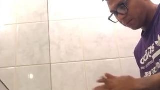 Se suma a la causa: Rinaldo Cruzado grabó un tutorial enseñando cómo lavarse las manos 