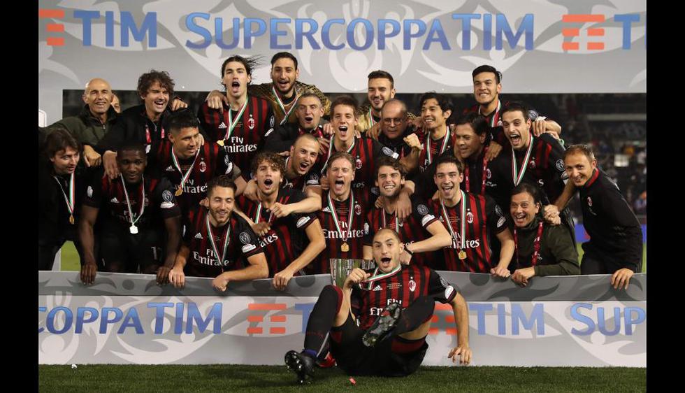 Las postales del festejo del título de AC Milan en la Supercopa de Italia. (AFP / Reuters)