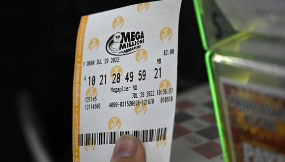 La persona que tenga el boleto de la suerte de Mega Millions, debe elegir entre el pago en efectivo y de 30 cuotas anuales (Foto: AFP)