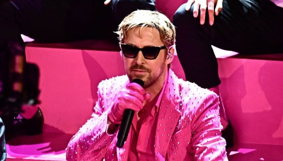 Ryan Gosling durante la interpretación de “I’m Just Ken” en la ceremonia de los Oscars 2024 (Foto: AFP)