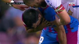 ‘Kun’ Agüero abandonó el campo tras una molestia en el pecho en Barcelona vs. Alavés [VIDEO]