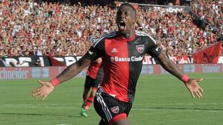 Luis Advíncula tendría doble contrato con Newell's, según dirigente del club