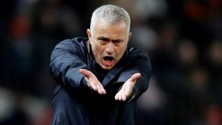 Cadena de pizzas bromea y pide referencias a Manchester United por Mourinho