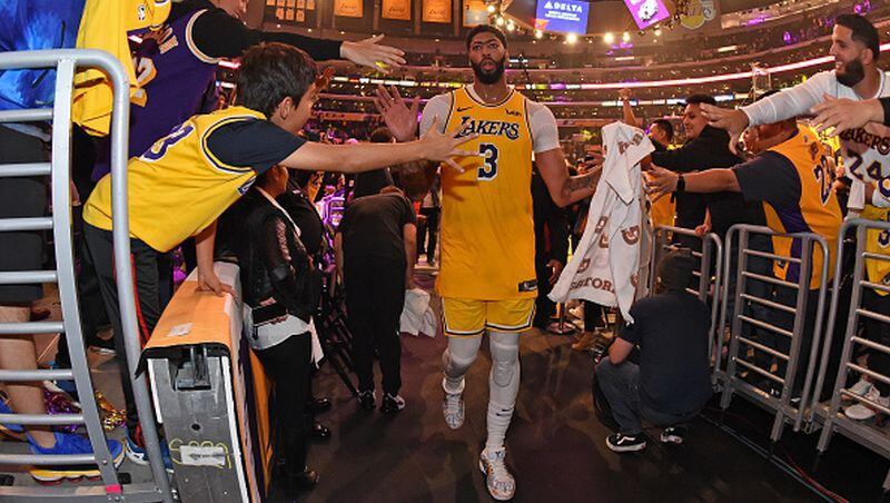 Estrellas de la NBA recibirán sueldos completos sin haber jugado por el coronavirus. (Getty Images)