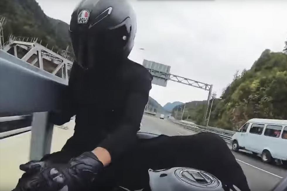Una youtuber rusa graba su propio accidente de moto a 180Km/h. El video es viral en YouTube. (СОЧИ 24)
