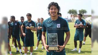 Alianza Lima: Óscar Vílchez recibió el premio como mejor jugador 2016 de la Agremiación de futbolistas