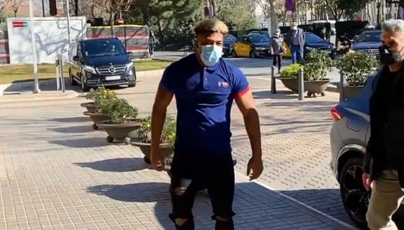 Adama Traoré llegó al Barcelona a pasar revisión médica. (Foto: captura Cope)