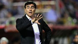 ¿Mario Salas sale de Colo Colo? Gustavo Quinteros asoma como su reemplazo en Colo Colo