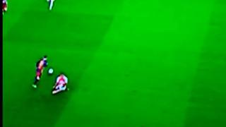 Barcelona vs Arsenal: Lionel Messi desarmó a Iwobi con espectacular amague