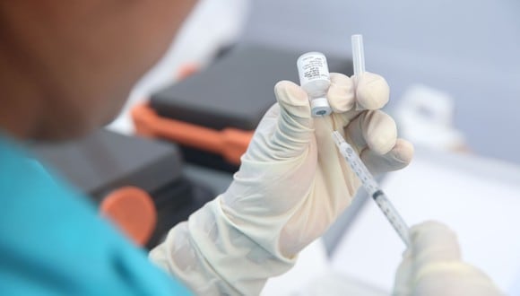 Comando Vacuna informó que el Perú está tratando de conseguir que vacuna contra el coronavirus llegue al país. (Foto: Referencial/Andina)