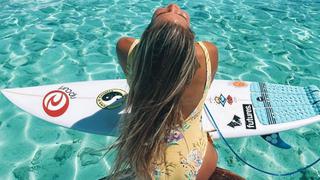 Con el mar para ella sola: Brisa Hennessy, la surfista que vive su cuarentena en una playa paradisíaca