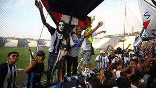 Hinchas de Alianza Lima realizaron banderazo en Matute mientras equipo entrenaba [VIDEO]