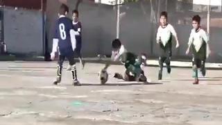 O el jugador o la pelota, nunca ambos: la patada de un niño ‘a lo Fede Valverde a Morata’ que ya es viral en redes [VIDEO]