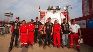 Gran gesto: pilotos del Rally Dakar 2018 donaron camión a los bomberos de Pisco [FOTOS]