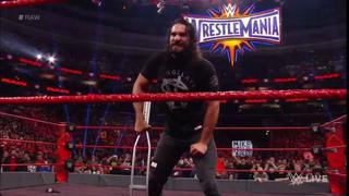 WWE: Seth Rollins firmó el contrato para su pelea y atacó a Triple H (VIDEO)