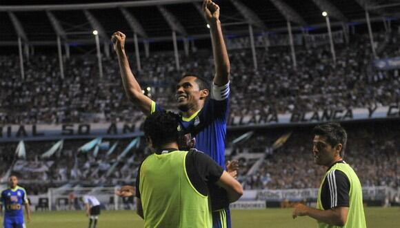 Lobatón le marcó esa noche goles a Racing Club en Avellaneda. (Foto: AFP)