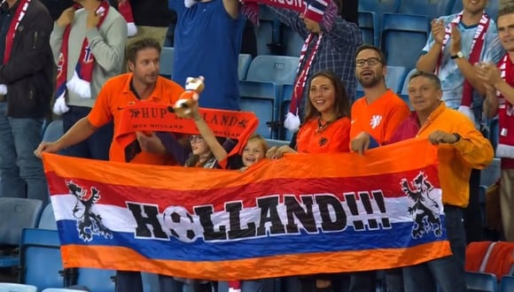 La polémica bandera de Holanda en el Noruega vs. Países Bajos. (Foto: Twitter)
