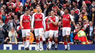 Arsenal derrotó 2-0 al Brighton y se aferra a la ilusión en la Premier League