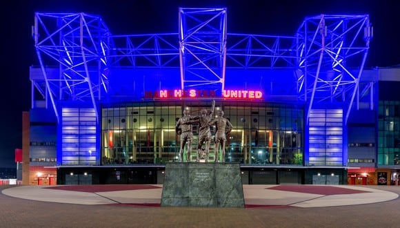 Así lució el estadio del Manchester United esta madrugada en Inglaterra. (Foto: Manchester United)