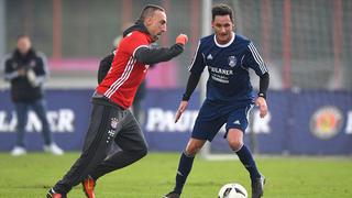 Franck Ribéry quedó inmóvil ante 'ruleta' de un hincha de Bayern Munich