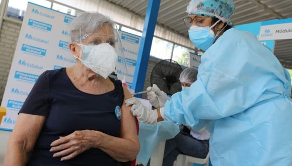 El Minsa iniciará en los próximos días la vacunación territorial y el distrito de San Juan de Lurigancho fue el primero en incluirse en la plataforma “Pongo el hombro” (Foto: Andina)