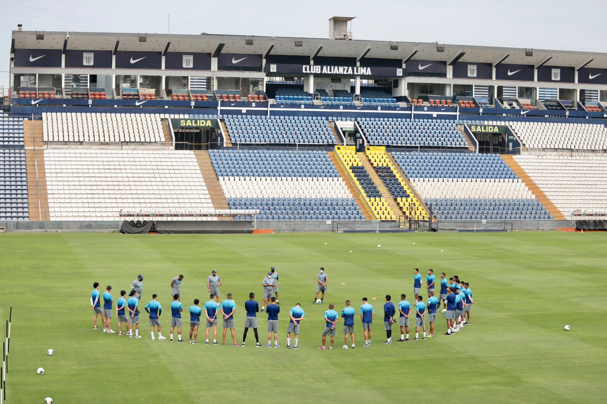 Alianza Lima inició sus trabajos físicos en el campo del estadio Alejandro Villanueva. (Foto: Alianza Lima)