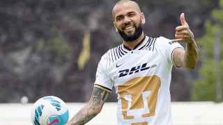 Dani Alves, el multicampeón del fútbol en una cama de piedra y ahora busca la gloria en Pumas