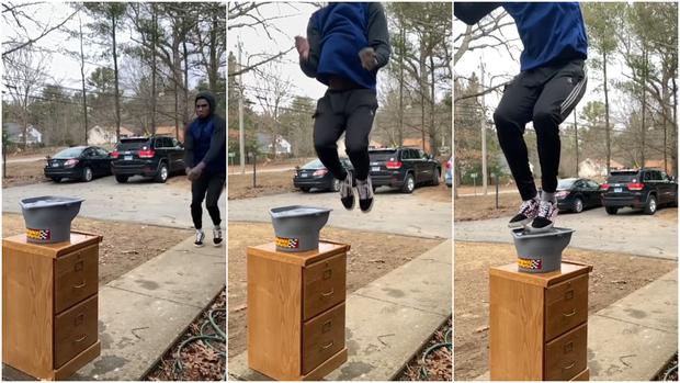 El 'salto que desafía las leyes de la Física' sobre balde de agua. (TikTok)