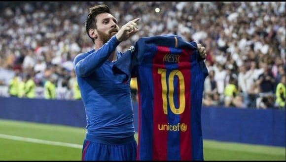 Messi mostró su camiseta al Bernabéu tras darle la victoria al Barcelona en el último minuto en un clásico de 2019. (Foto: AFP)