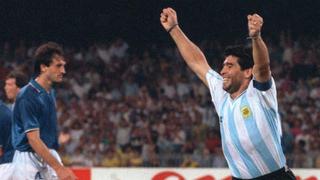 No pudieron competir: Dybala y el ‘Papu’ Gómez pierden en subasta por camiseta de Maradona