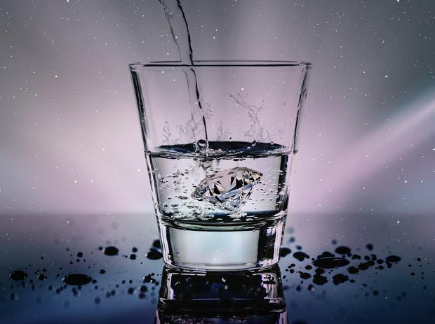 Beneficios de tomar agua para bajar de peso (Foto: Pexels).