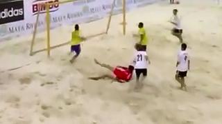 Jugador de Brasil protagoniza espectacular jugada en fútbol playa [VIDEO]