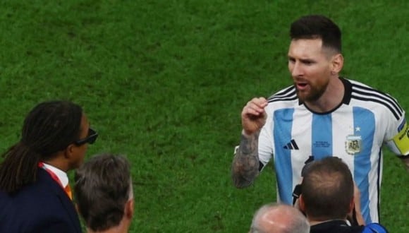 Lionel Messi fue a encarar Van Gaal tras el triunfo por penales de Argentina. (Foto: Agencias)