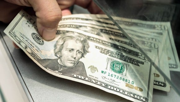 El dólar se negociaba a 19,9 pesos en México este lunes (Foto: GEC).