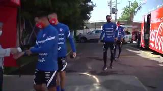 Claudio Bravo y Alexis Sánchez  llegan a Chile para preparar el duelo ante Perú