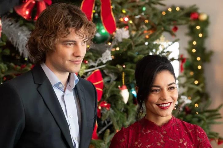 Josh Whitehouse y Vanessa Hudgens en "El caballero antes de Navidad". Foto: Netflix