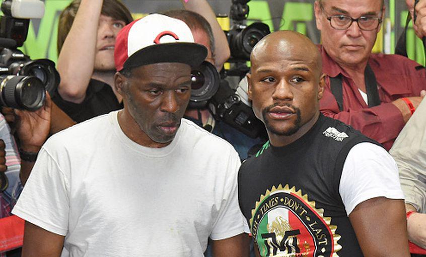 Roger Mayweather, tío de Floyd, estuvo en su esquina por varios años. (Getty Images)