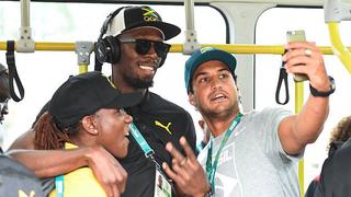 Río 2016: Usain Bolt causó furor en su llegada a la Villa Olímpica