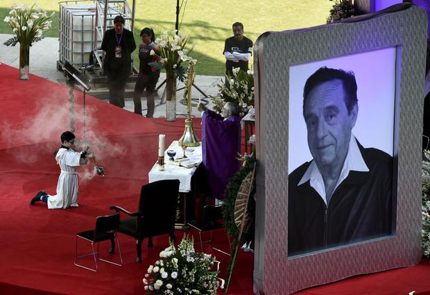 Tribute to Roberto Gómez Bolaños at the Azteca stadium in Mexico City on November 30, 2014, two days after his death (Photo: Alfredo Estrella / AFP)