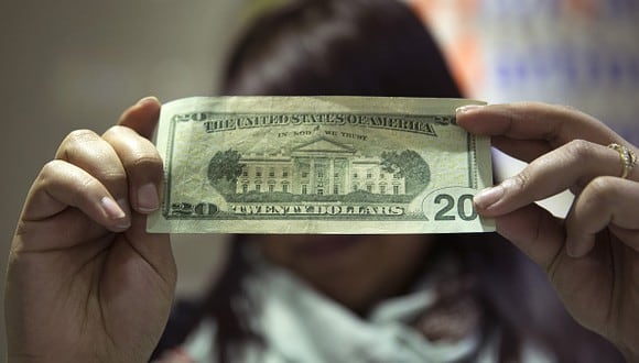 El peso mexicano avanzó este lunes apoyado por la decisión de tasas del banco central (Foto: Getty Images).