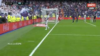 Una carambola: James tiró zurdazo, Vinicius anotó, pero se lo anularon en Real Madrid vs. Levante [VIDEO]