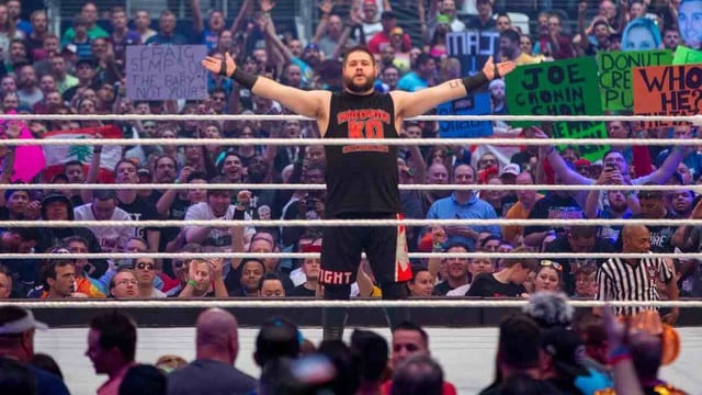 Kevin Owens defendió el título Intercontinental en Wrestlemania 32 en una lucha de escaleras. (Foto: WWE)