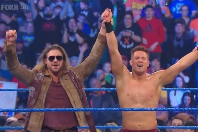 The Miz venció a Kofi Kingston y celebró con John Morrison. (Foto: WWE)