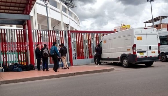 Móviles de 1190 Sports no pudieron ingresar al Estadio Inca Garcilaso de la Vega. (Foto: Twitter)