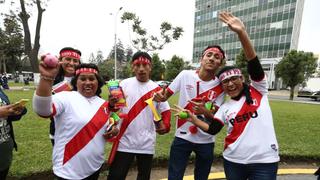 Fiesta total en los alrededores del Nacional a pocas horas del Perú vs. Colombia [FOTOS]