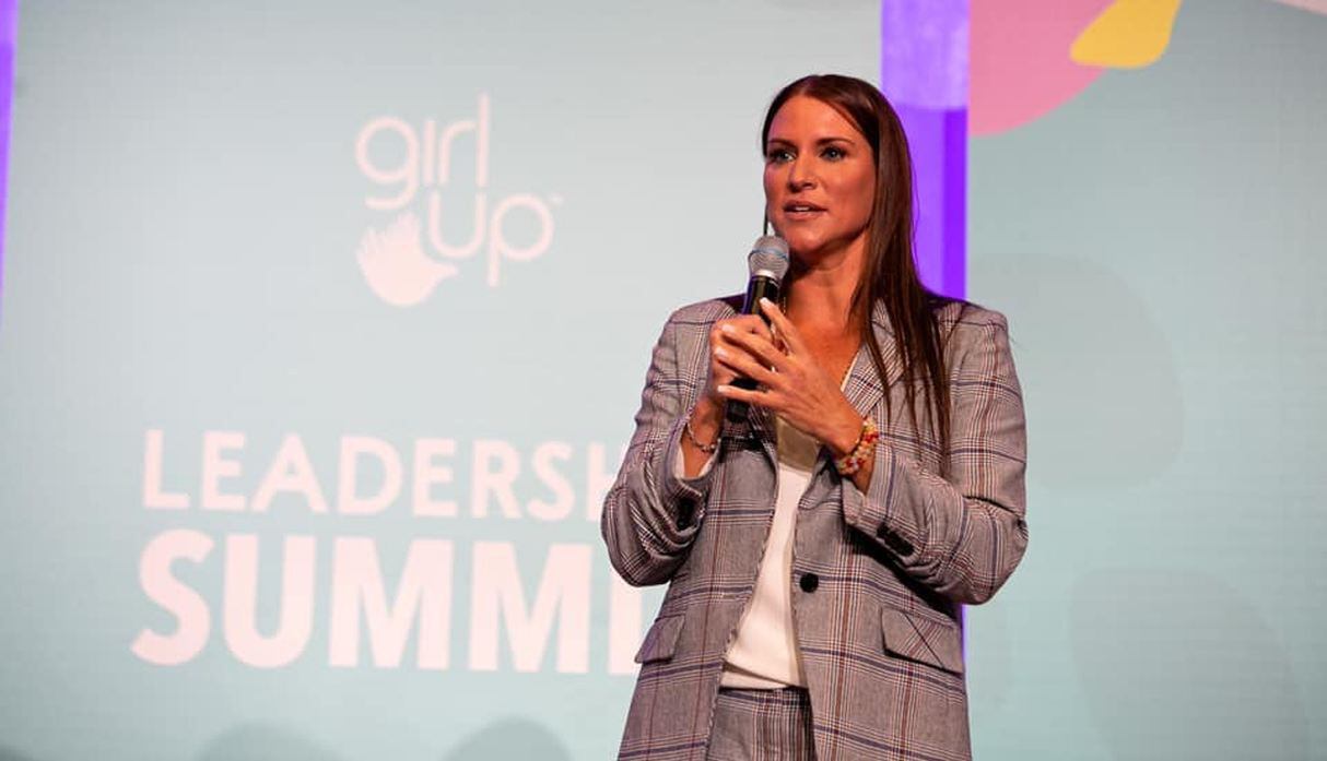 Stephanie McMahon reveló las medidas de prevención para evitar la expansión del nuevo coronavirus. (Foto: Facebook)
