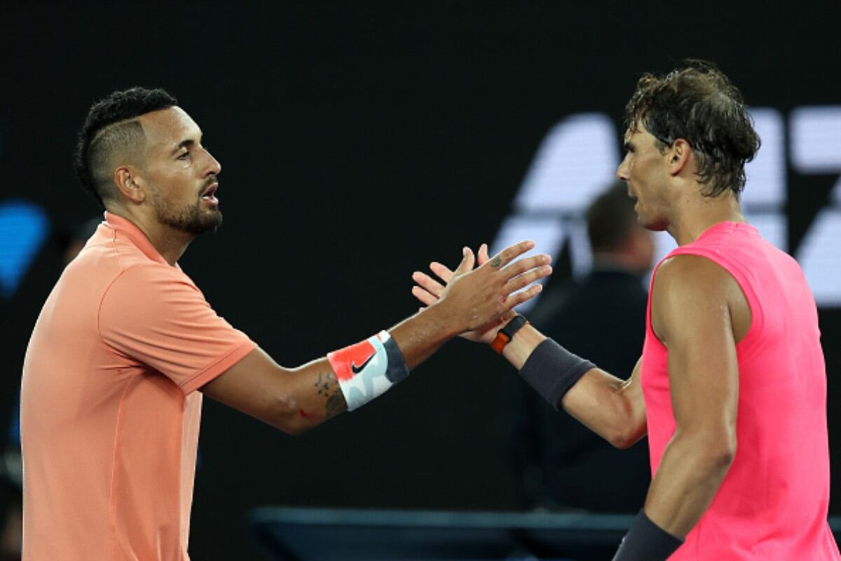 Kyrgios y Nadal dándose las manos en el partido que tuvieron en el Australian Open 2020. (Foto: Getty Images)